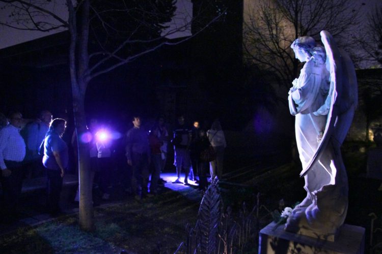 Recorrido por el cementerio El Salvador