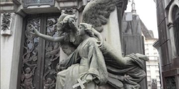 Recorrido por el cementerio El Salvador