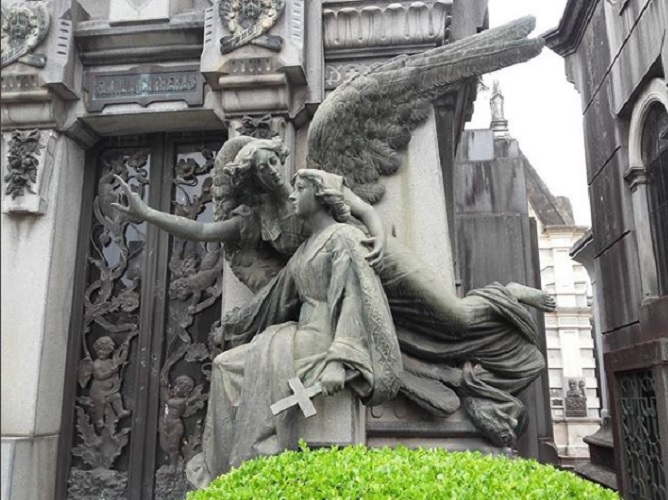 Recorrido por el cementerio El Salvador