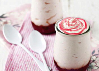 Como hacer mousse de queso con mermelada de frutilla y uvas