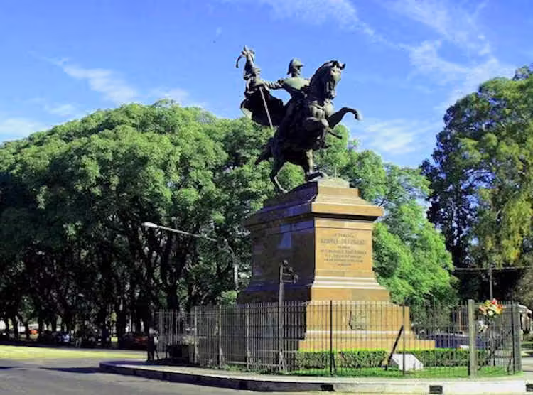 Recorrido guiado gratuito por el Parque de la independencia
