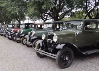 Encuentro de autos antiguos y clásicos en Casilda
